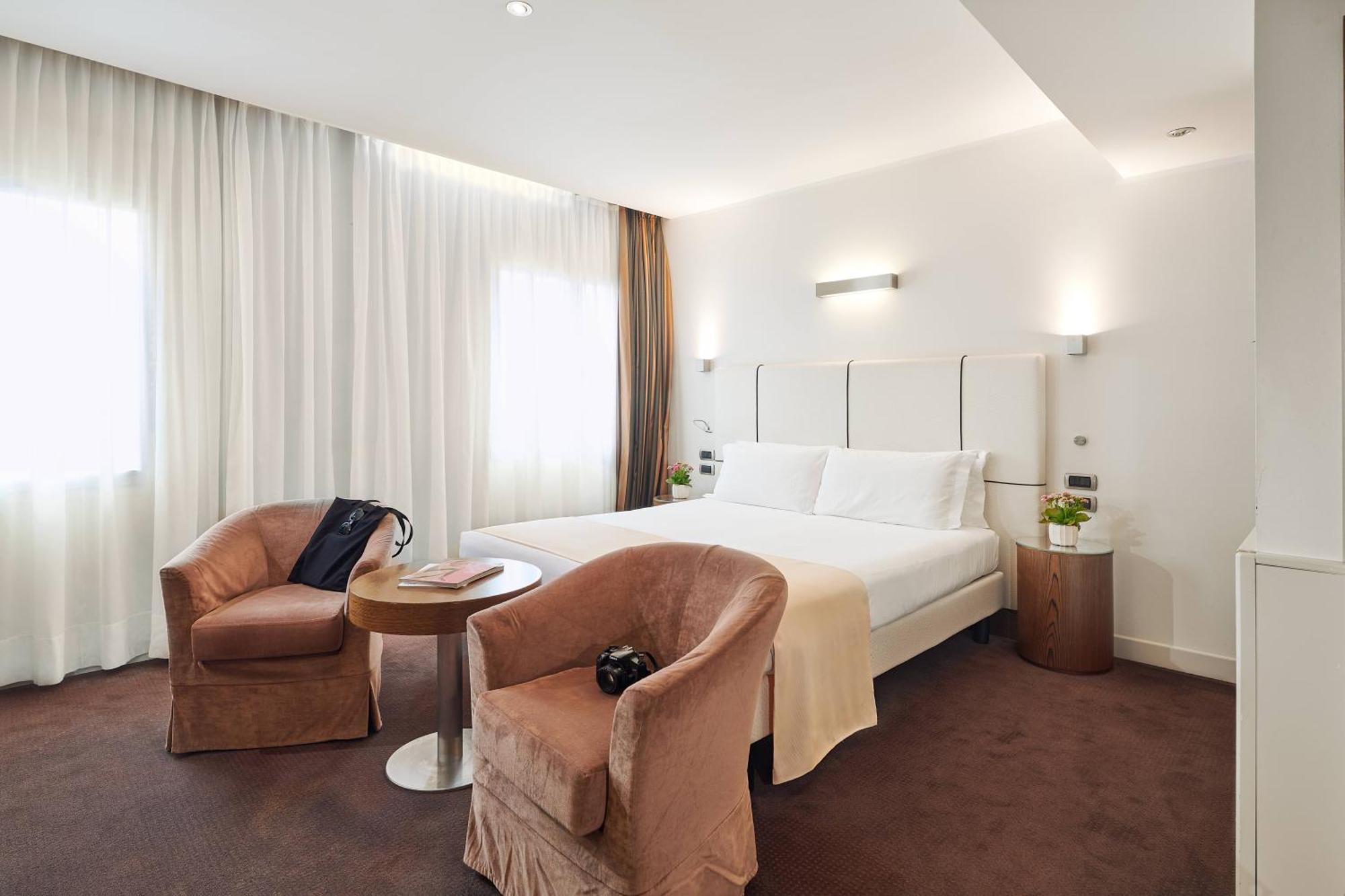 Plaza Hotel 4*