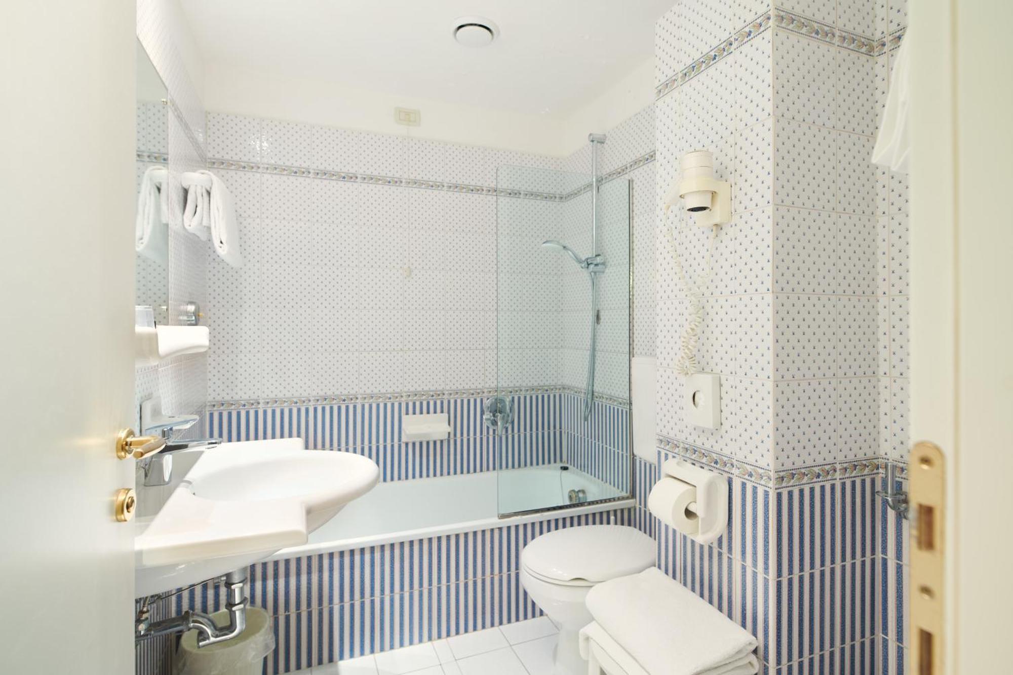 Plaza Hotel 4*